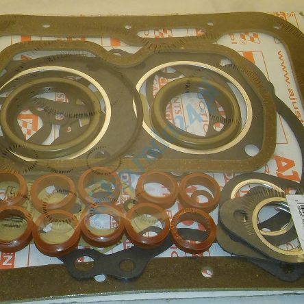 Uszczelki silnika z simmeringiem 126p 650 Ajust