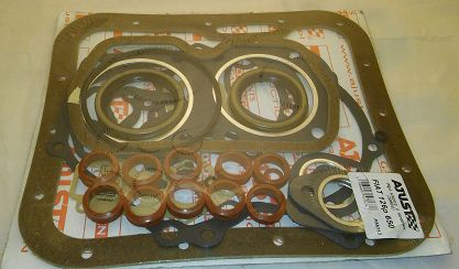 Uszczelki silnika z simmeringiem 126p 650 Ajust