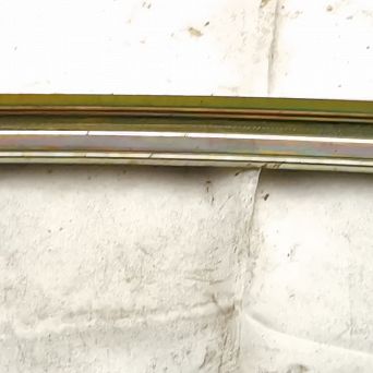 Prowadnica szyby opuszczanej drzwi przód L PN ST