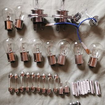 Zestaw żarówek i bezpieczników Wartburg 353