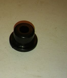 Tulejka mocowania listwy drzwi 126p