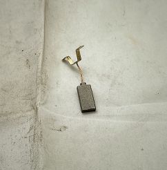 Szczotka   4,0 x 10,0 x 19,0 / 21,0 z blaszką CNC