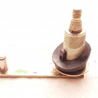 Oś wycieraczki kpl. prawa mała PN