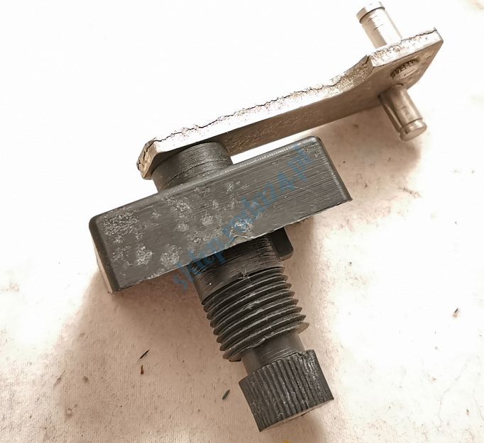 Oś mechanizmu wycieraczki lewa 126p
