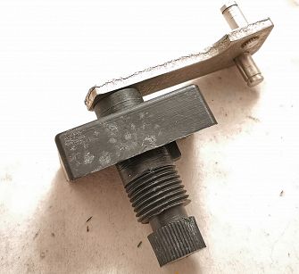 Oś mechanizmu wycieraczki lewa 126p