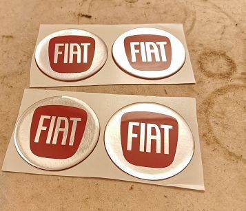 Emblemat 108/70 na kołpaki czerwony FIAT