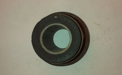 Tuleja metal. - gum. wahacza przód 126p Akor