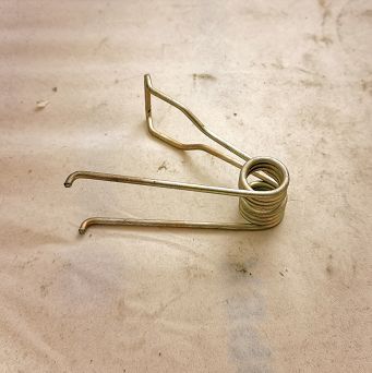 Sprężyna pokrywy silnika PN ST Coupe