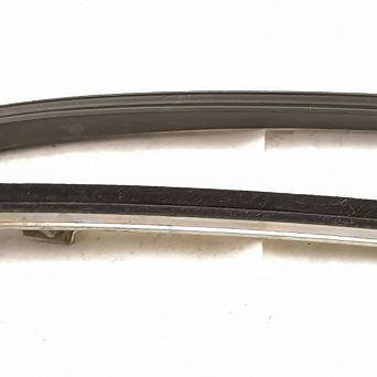 Prowadnica szyby opuszcz. drzwi przód P kpl. PN ST