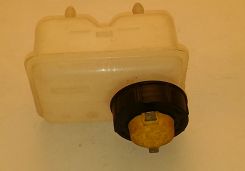 Zbiornik płynu hamulcowego z czujnikiem 126p