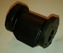 Tuleja metal. - gum. wahacza przód 432 429 CC, SC