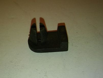 Spinka   18 zabezp. linki pokrywy silnika 126p FSM