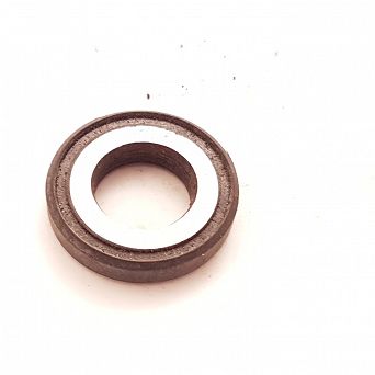 Podkładka sworznia zwrotnicy dół met. - gum. 126p