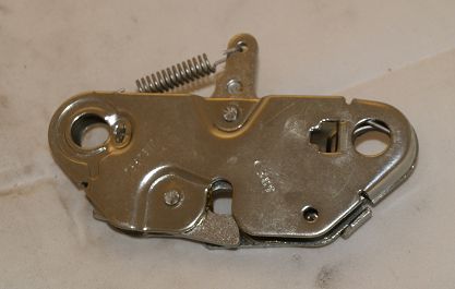 Zamek  bagażnika 126p Fiat