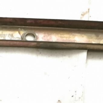 Prowadnica szyby opuszczanej drzwi przód L PN Caro