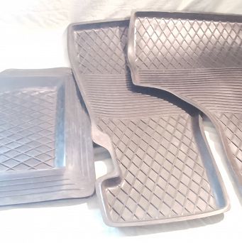 Dywaniki gumowe  przód i tył 126p