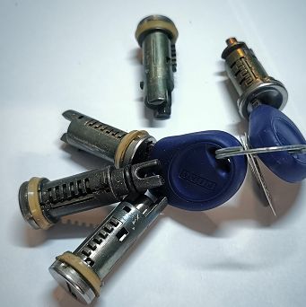 Bębenek zamka 2 + wlew paliwa + stacyjka SC Fiat