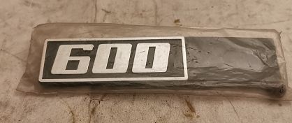 Emblemat "600" 126p ST